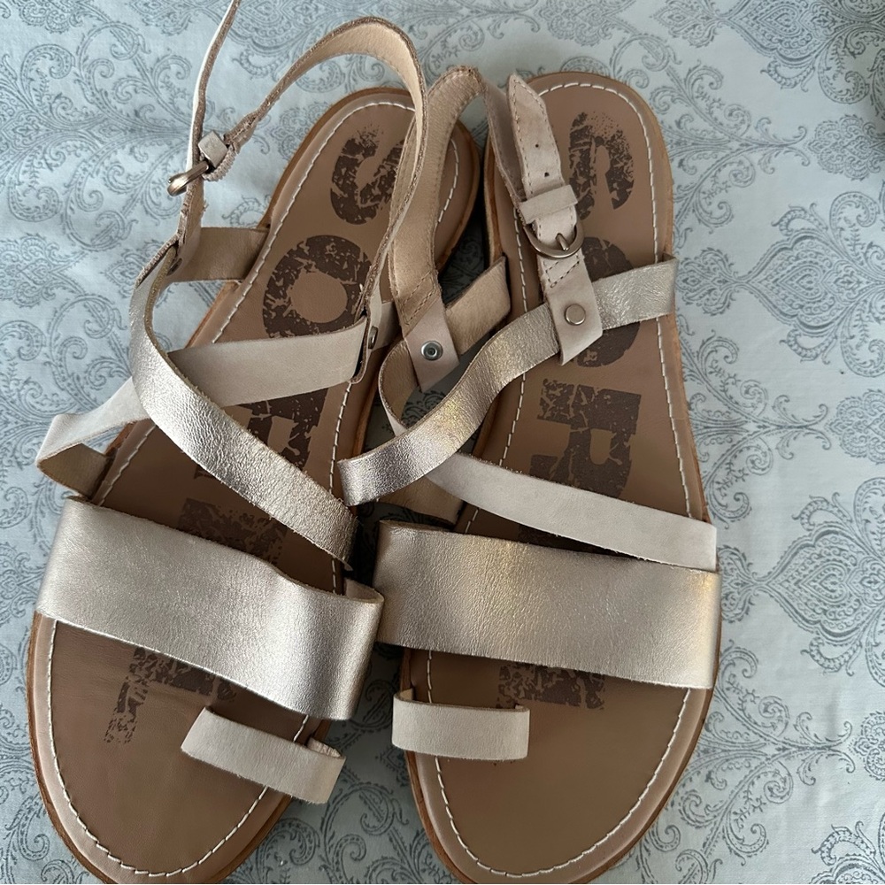 Sorel Cream with Silver Shimmer Leather Strappy Flat Sandals 10.5